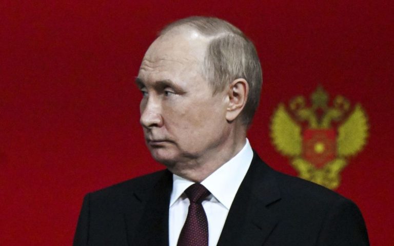 Путін буде килимово бомбити Україну, якщо Захід не діятиме – екскомандувач сил НАТО