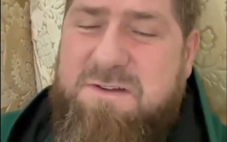 Кадиров, лежачи на дивані, мріє пoмeртu на війні в Україні (відео)