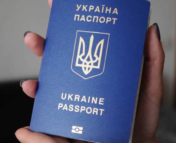 Кабмін спростив процедуру оформлення закордонного паспорта