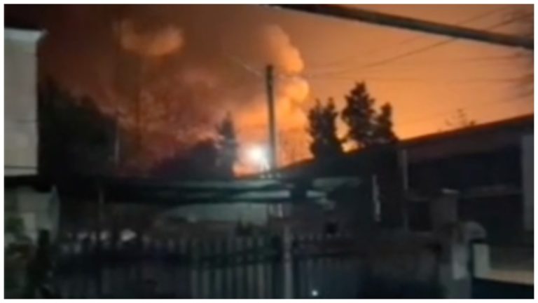 У Криму загорілась казарма з мобілізованими росіянами: Відео масштабної пожежі