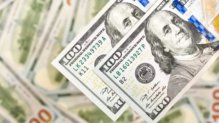 “Долар приголомшив скептиків, курс валют здивував усіх”: Експерти пояснили, чи купувати валюту вже сьогодні