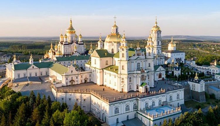 “В Почаївській лаврі не мають служити московські попи”: УГКЦ вимагає отримати право служити в Почаївській Лаврі