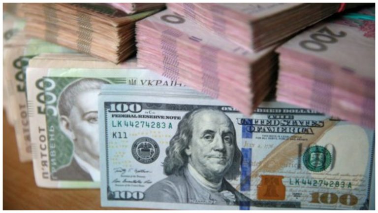 У Нацбанку попереджають про можливий стрибок курсу долара: Гривня опинилась під великою загрозою
