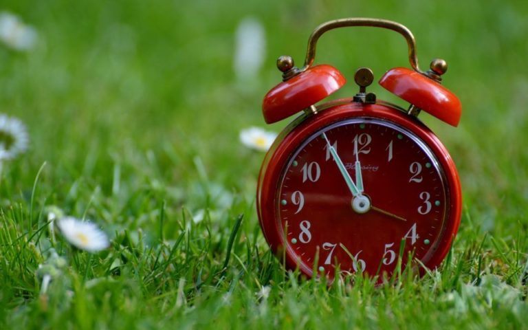 Коли в Україні переводять годинники на літній час 2023 року: Точна дата