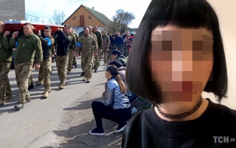 “Йо*аний коридор”: Школярка розлютилася через зіпсоване взуття на похованні військового (відео)