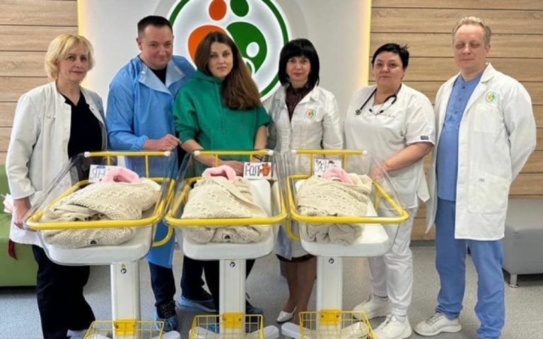 Унікальний випадок: трійню, яку вдалося доносити до 35 тижнів вагітності, виписали додому (фото)