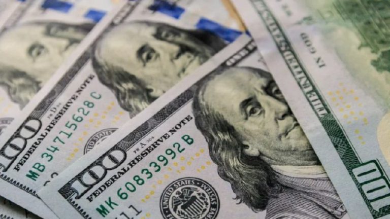 Долар повернувся до зростання: є невтішний прогноз щодо курсу на 2023 рік