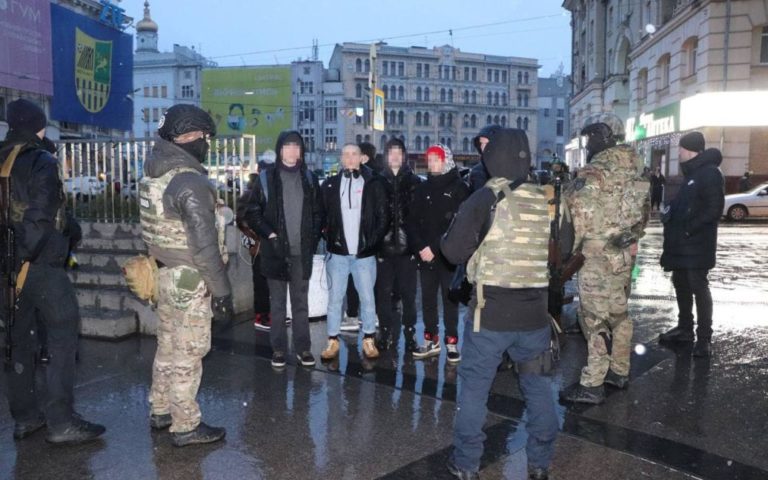 Специфічно вдягаються та влаштовують масові бійки: Україною шириться субкультура ПВК “Редан” із РФ