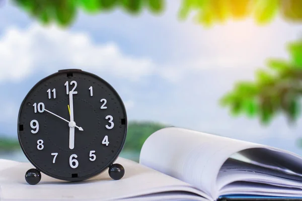 “Літнє” переведення годинників в Україні: Топ-10 цікавих фактів про час, про які ви не знали