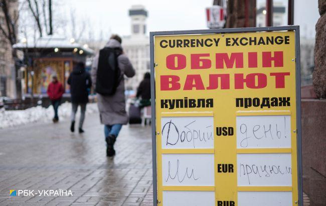 Долар дорожчає на початку тижня: актуальні курси валют в Україні. Яким буде курс долара найближчими тижнями