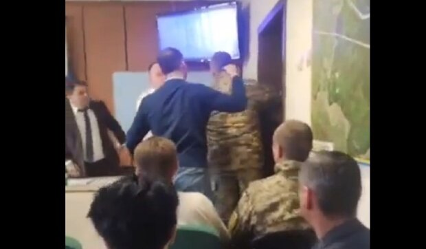 Син мера Тимченка у Березані обізвав та вдарив військового, який приїхав з передової у відпустку додому:” Чуєш, ти, чучело” (відео)
