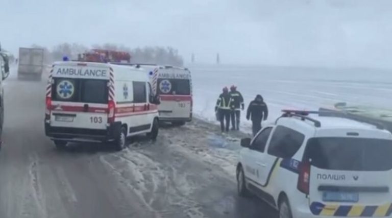 Нещастя сталося з українцями по дорозі з Польщі: подробиці та кадри масштабної аварії з автобусом