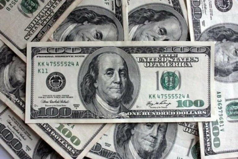 До Великодня з українців вичавлять долари за безцінь: Новий курс валюти доводить українців до істерики