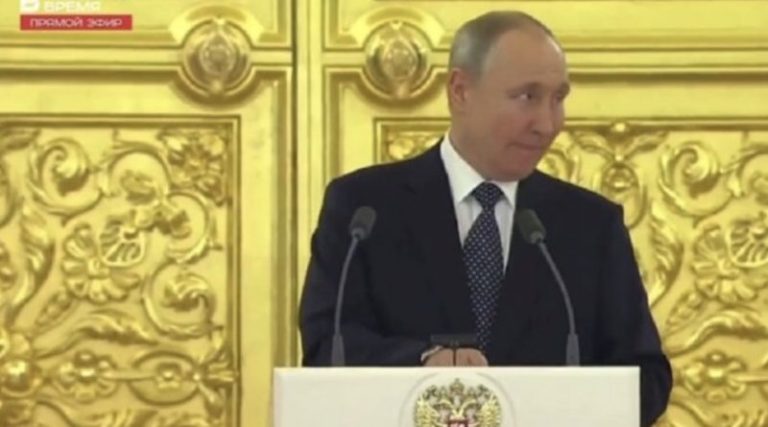 “Слабкий та принижений”: епічний конфуз Путіна перед послами потрапив у прямий ефір