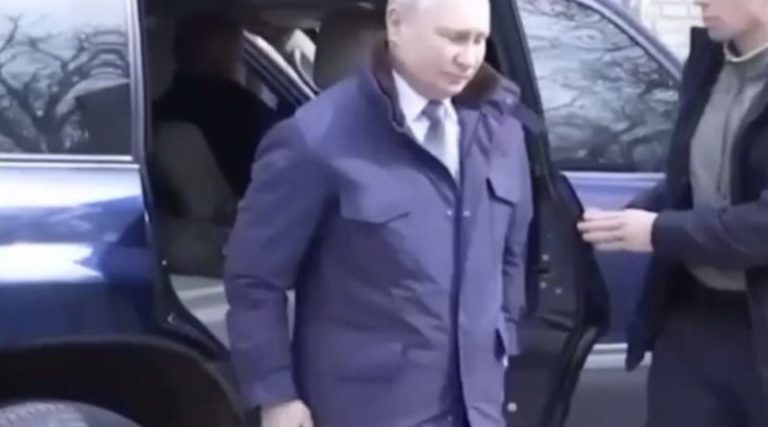 “Близький до провалу”: навіщо насправді Путін прилетів на окуповану територію України