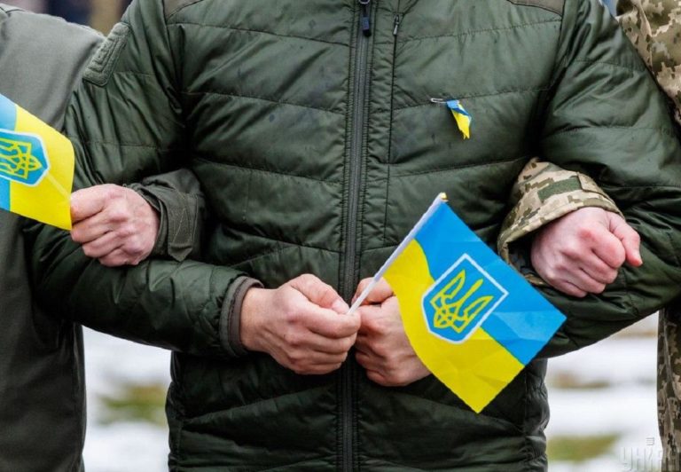 Адвокат відповів, чи можуть військовозобов’язаних українців “пакувати” в автобуси й повертати з-за кордону