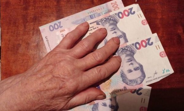 Українським пенсіонерам будуть “заморожувати” пенсії