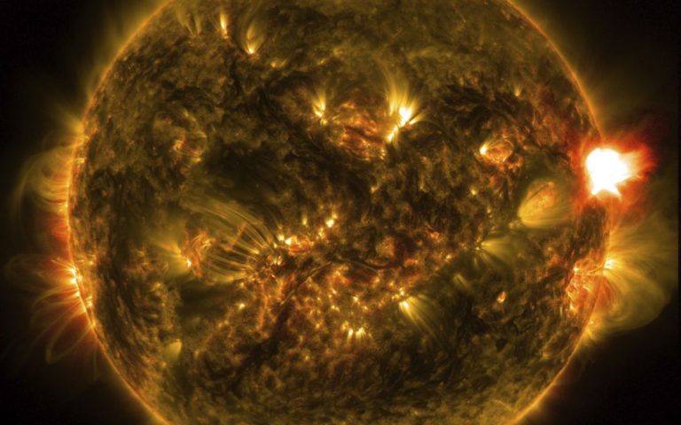 Землі загрожує магнітна буря через нову пляму на Сонці: коли очікувати удару
