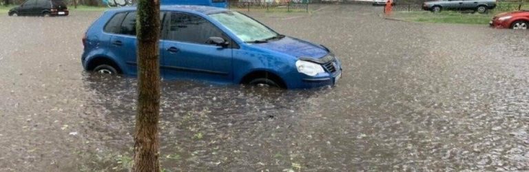 “Жахлива гроза насувається на ці області України зі страшною силою, синоптики кажуть про сезон дощів”