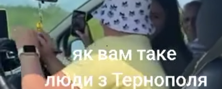 “Що хочу, те слухаю”: На кордоні жінки з Тернополя на повну гучність слухали російський шансон (ВІДЕО)