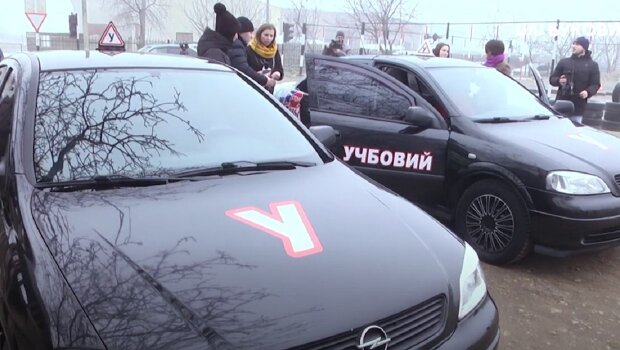 Дати хабар не вийде: в Україні починають посилення на іспитах з водіння – камери, записи та “сюрпризи”