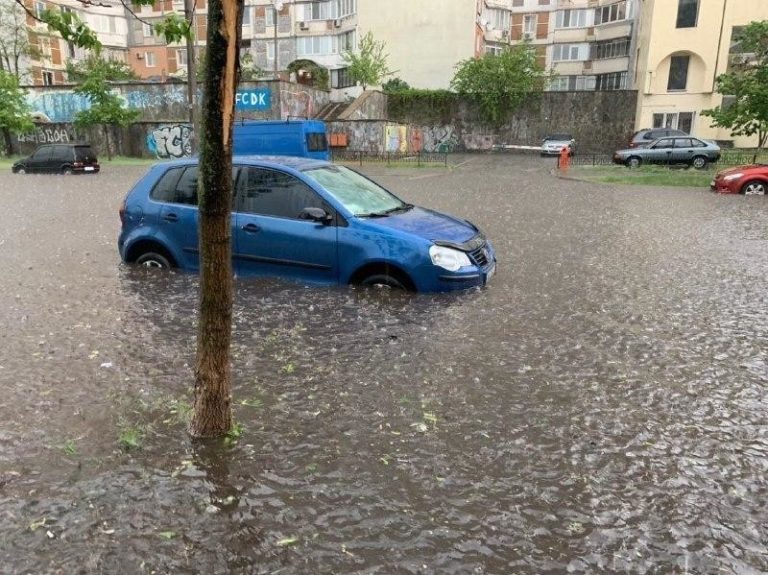 “Жахлива гроза лютуватиме в цих областях України, потоки води ринуть на цей регіон”