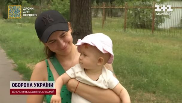 ТСН зустрілася із Мією та її мамою у столиці. / © 