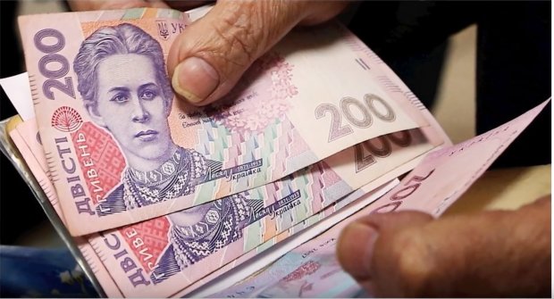 “Тотальний контроль щодо поповнень банківських рахунків через термінали скоро почне діяти в Україні”: експерти надали коментар