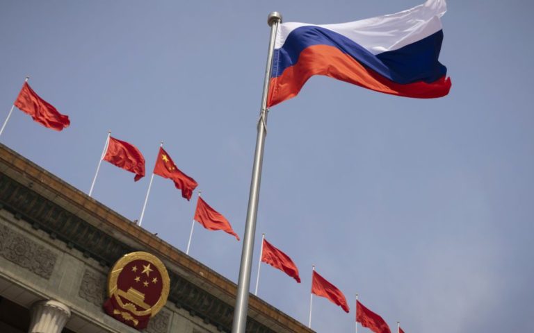 Китай надає Росії технології для війни проти України – розвідка США