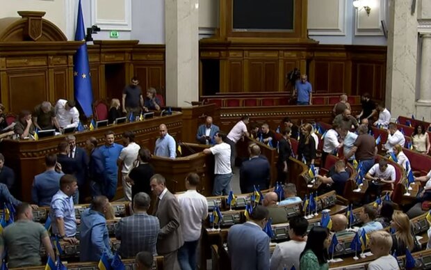 Юрій Романенко: “Нардепи від “Слуги народу” хочуть протягнути законопроект 8087, щоб вкрасти бюджетні кошти – це мільйони”