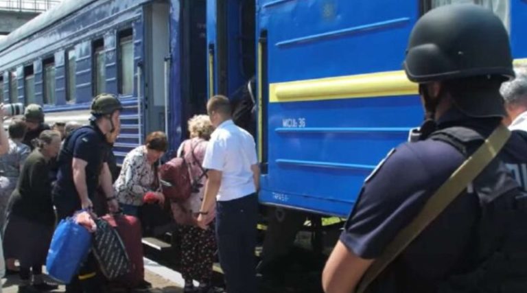“Прийнято рішення”: українців готують до евакуації, що потрібно знати і кому збирати речі