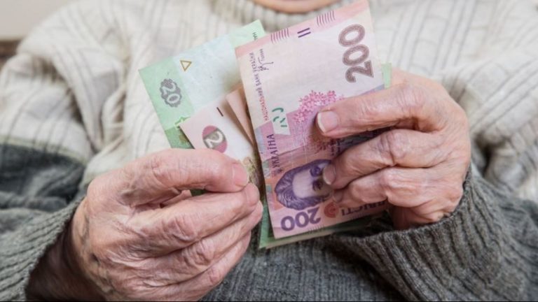 В Україні заморозили мінімальні пенсії: Хто із пенсіонерів може отримати доплату 837 грн