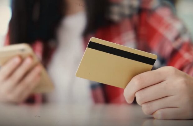 Почалося масове блокування банківських карток: За що українців позбавляють грошей