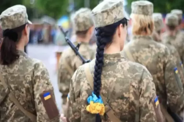 З 1 жовтня ці жінки мають стати на військовий облік: Названо професії українок, яких відправлять у військкомат