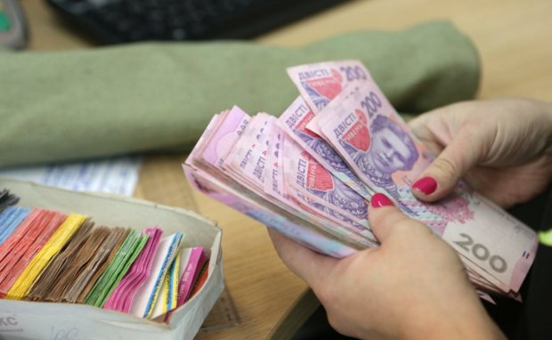 В Україні хочуть змінити систему нарахування зарплати, у Зеленського порадували підвищенням