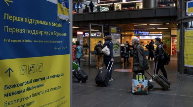 Як Німеччина спокушає українців покидати Польщу: ФРН бореться за українських біженців