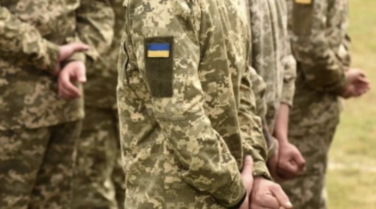 “З 1 вересня повістки вручать саме цим українцям прямо під відкритим небом, мобілізація в Україні наростає”…