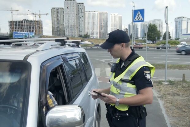 Почалася масова роздача штрафів водіям: Можуть і права забрати