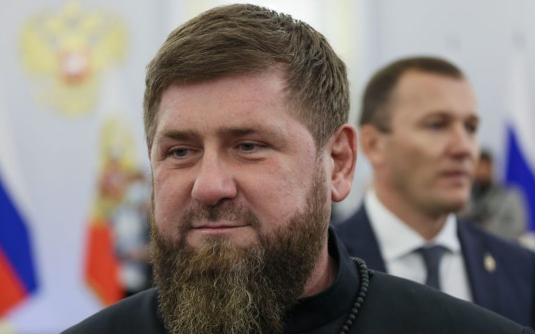 Лідер Чечні Кадиров пoмeр: До лікарні летять вертольоти з Кремля – ЗМП