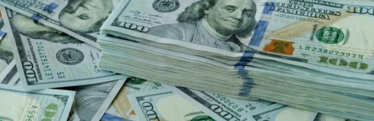 Українцям кажуть готуватися до радикальних змін в обмінниках, долар почав рух до червоної межі