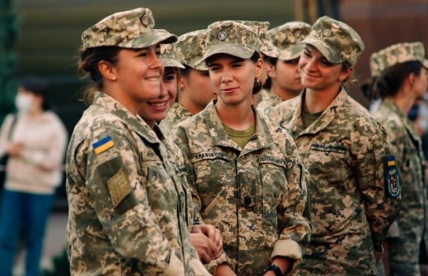 Військовий облік жінок вже з 1 жовтня: Чи потрібно самостійно йти до ТЦК