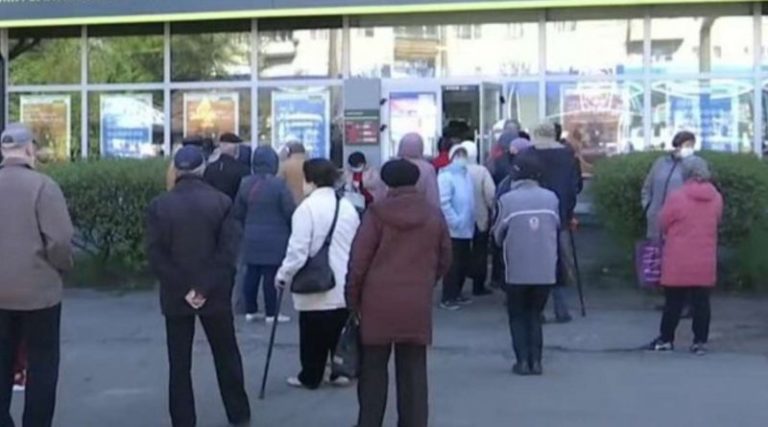 Нову грошову допомогу отримають українці: кому виплатять 2200 гривень на особу