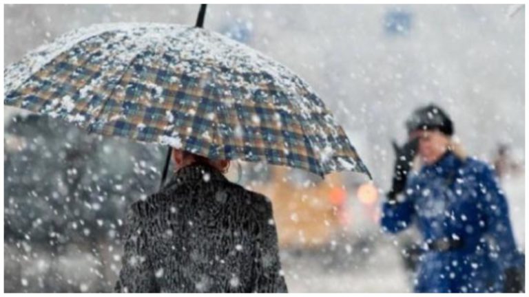 Сильний вітер, заморозки та мокрий сніг: синоптики попередили про погоду