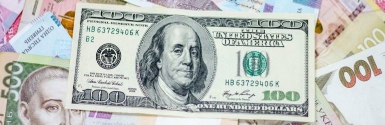 Долар несамовито дорожчає, курс валют рушив до фіналу: чи українці ще встигають в обмінники, щоб врятувати гроші