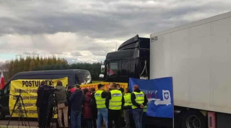 Поляки перекрили всі вантажні пункти пропуску на кордоні України: до блокади приєдналися фермери
