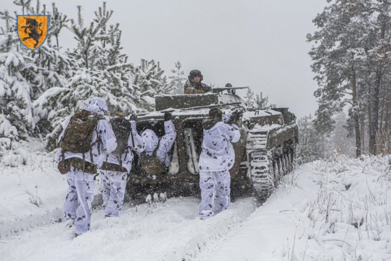 Астролог назвав місяць, коли в Україні припиниться вогонь