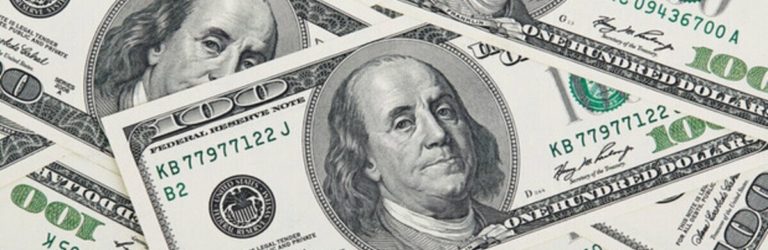 Долар несеться до курсу по 42 гривні, в обмінниках чекають на перетин межі: експерти сказали, скільки часу лишилось