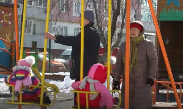 Майже 11200 грн. на місяць: в Україні збільшать виплати на дітей