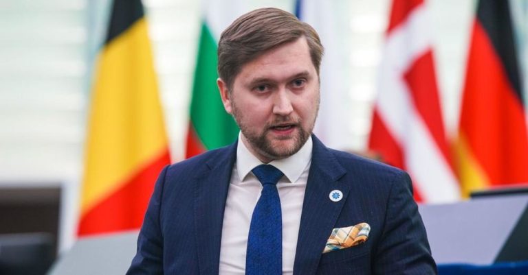 “Зеленському потрібні чоловіки”: депутат ЄП закликав повернути до України 800 тисяч людей