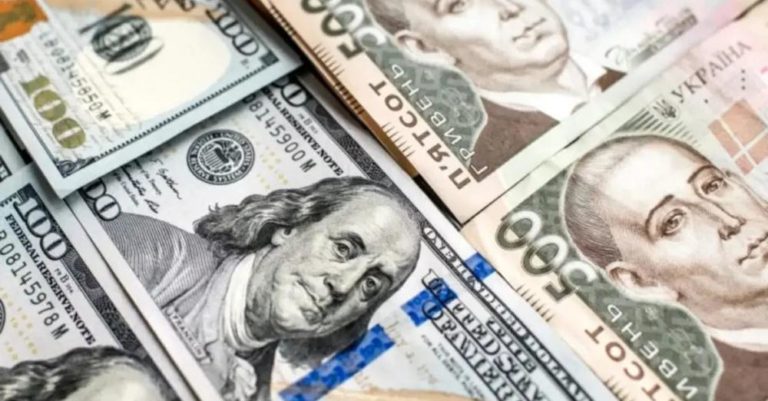 Долар безнадійно сповзає вниз: банки та обмінки засмутили новим курсом валют у неділю